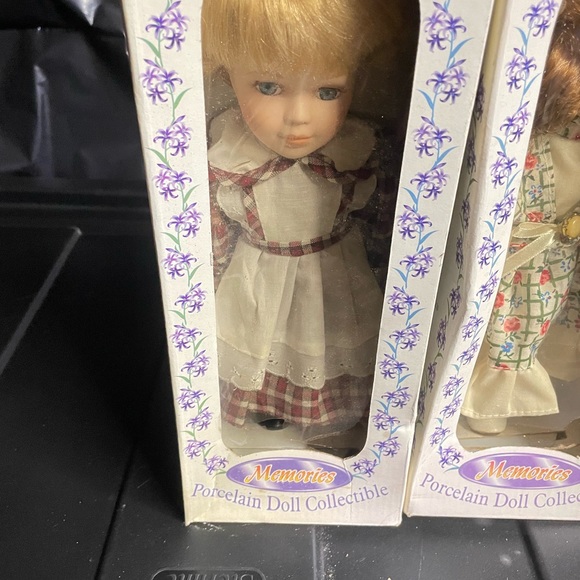 “Memories” Collectible Hand Painted Porcelain Dolls in original packaging! - Picture 2 of 7
